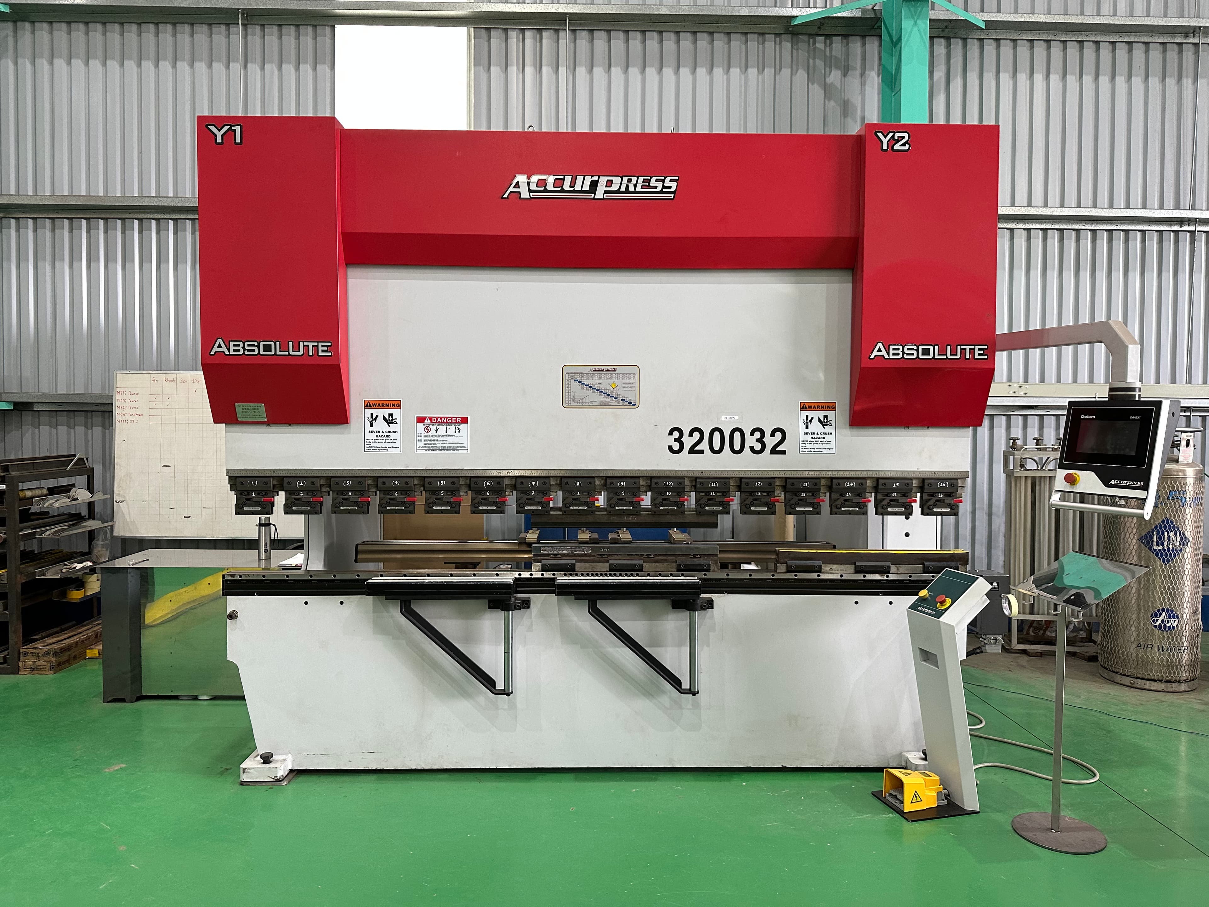200-Ton Hydraulic Press Brake