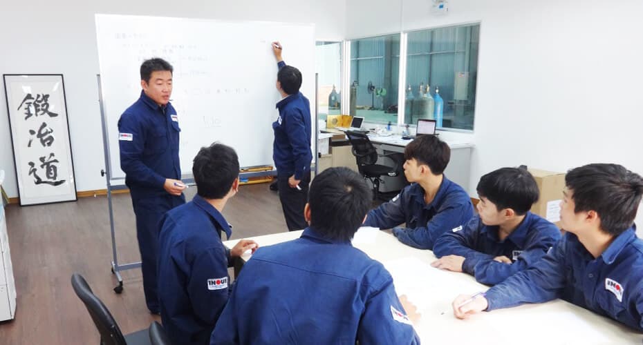 Đặt nhà máy ở Việt Nam
