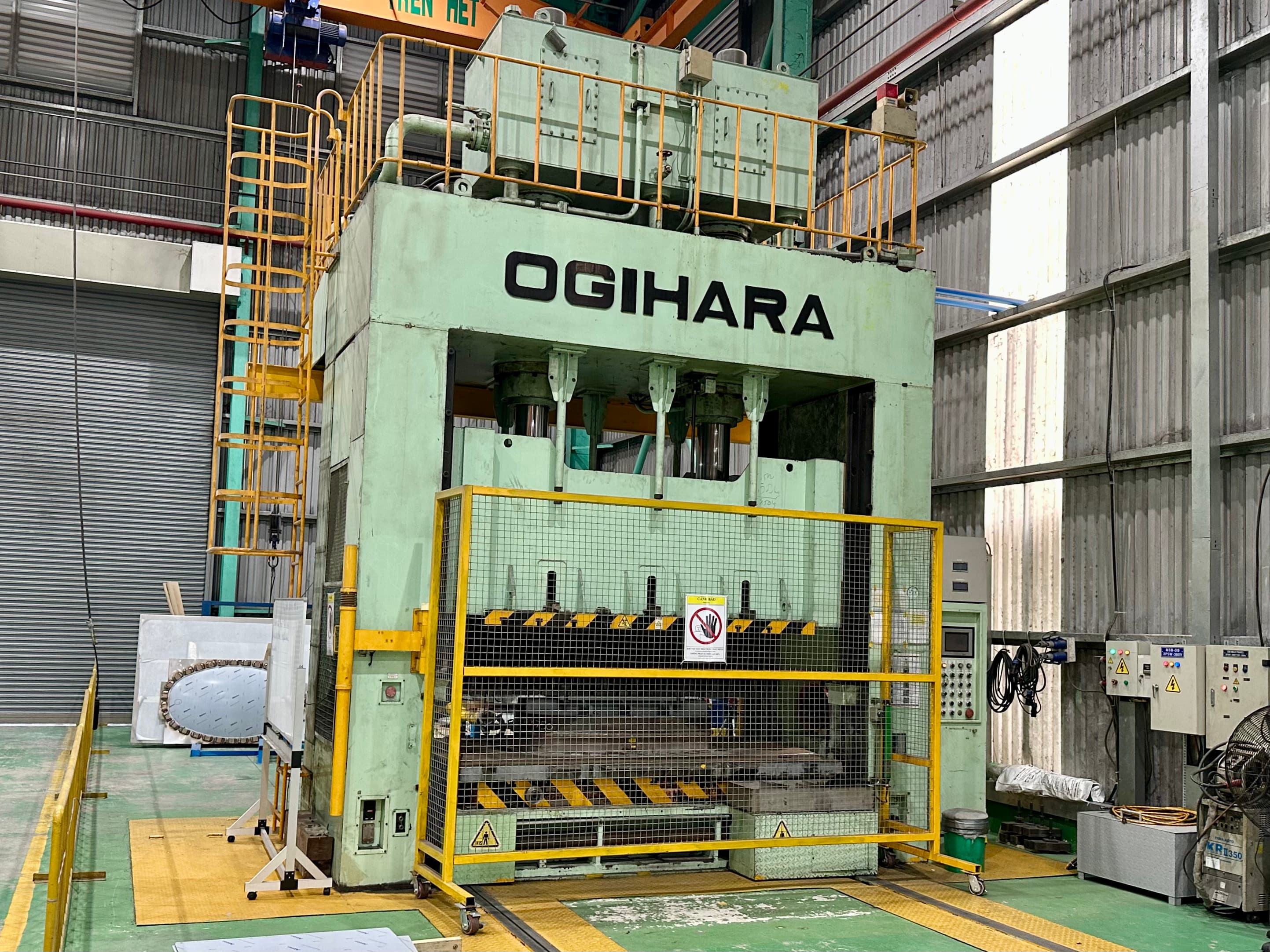 400-Ton Hydraulic Press